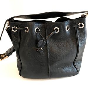 😍🌻 Bag by Adrienne Vittadini Black with pull strap closure